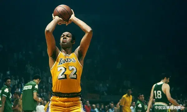 张伯伦|历史上最快拿到2万分的前十球星，张伯伦499场，现役两人上榜