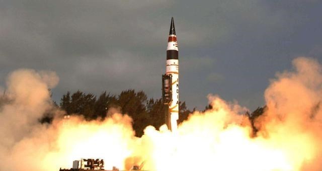 小行星 6500万年前，小行星灭绝了恐龙，那么人类能活下来吗？