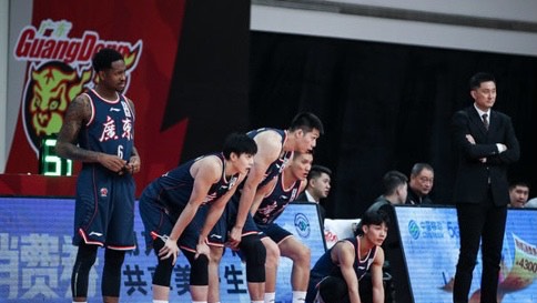 广东男篮|狂胜52分！广东夺9连胜，半场98分全场161分，破两大CBA历史纪录