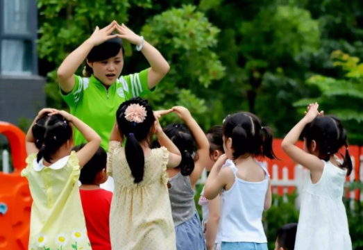 护士|男生不想娶的女生职业排名,护士无缘前三,榜首颜值高但却不敢娶