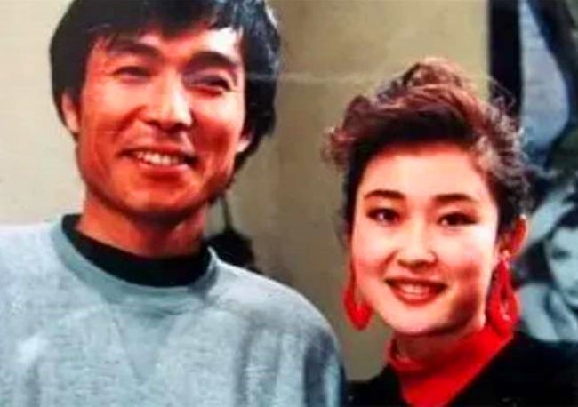 谢园|演员谢园去世后，小妻子将泪和痛埋在心底，后悔没要个孩子