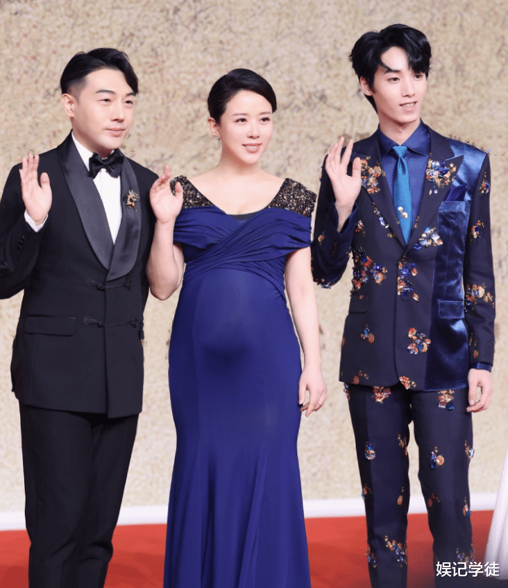 颜丹晨|43岁颜丹晨挺孕肚走红毯，工作室发文官宣，曾与苏有朋因戏传绯闻