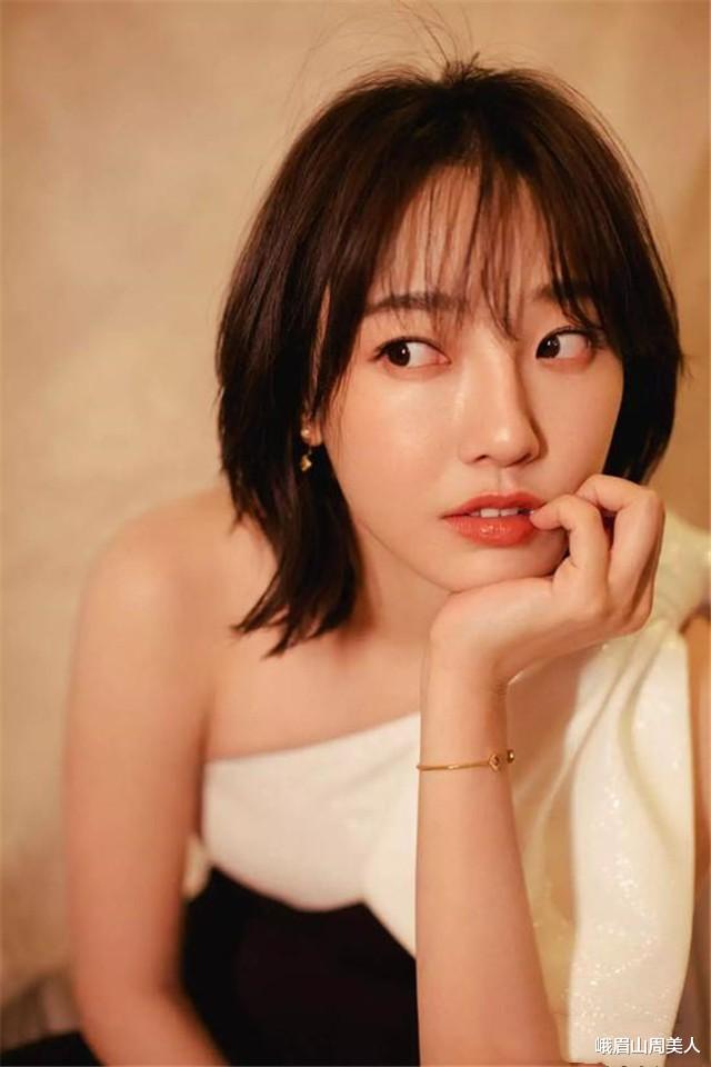 发型|女人过了50岁尽量别留长发、烫卷发!推荐这3款发型,太减龄