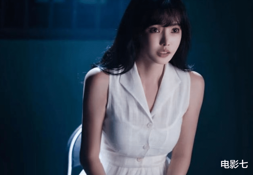 周星驰|靠性感女星博眼球，东拼西凑各种笑料，这部网大，再次刷新了底线