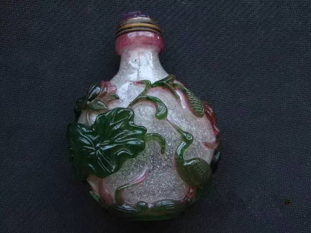 鼻烟壶|别戴大金项链子了，中国男人传统的几大首饰是这些！