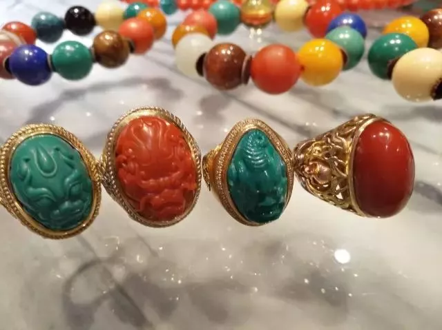 文玩|羡慕！入坑8年，如今他手上的串都已经开片了...咱们文玩人的追求啊！