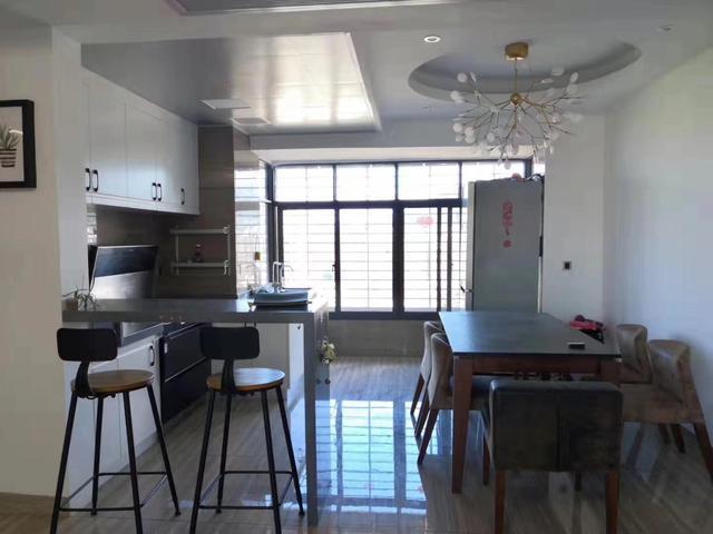 新房装修三个月终于搞定,电视背景墙奢华大气人人夸,采光超棒