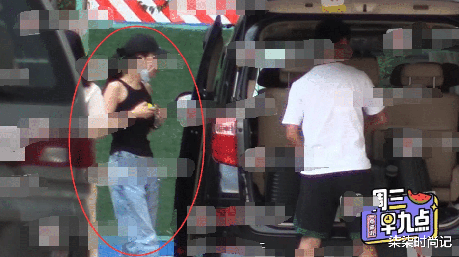 柒柒时尚记|文章陪女儿参加比赛,13岁爱马身高惊人,身旁长发美女疑为新欢?