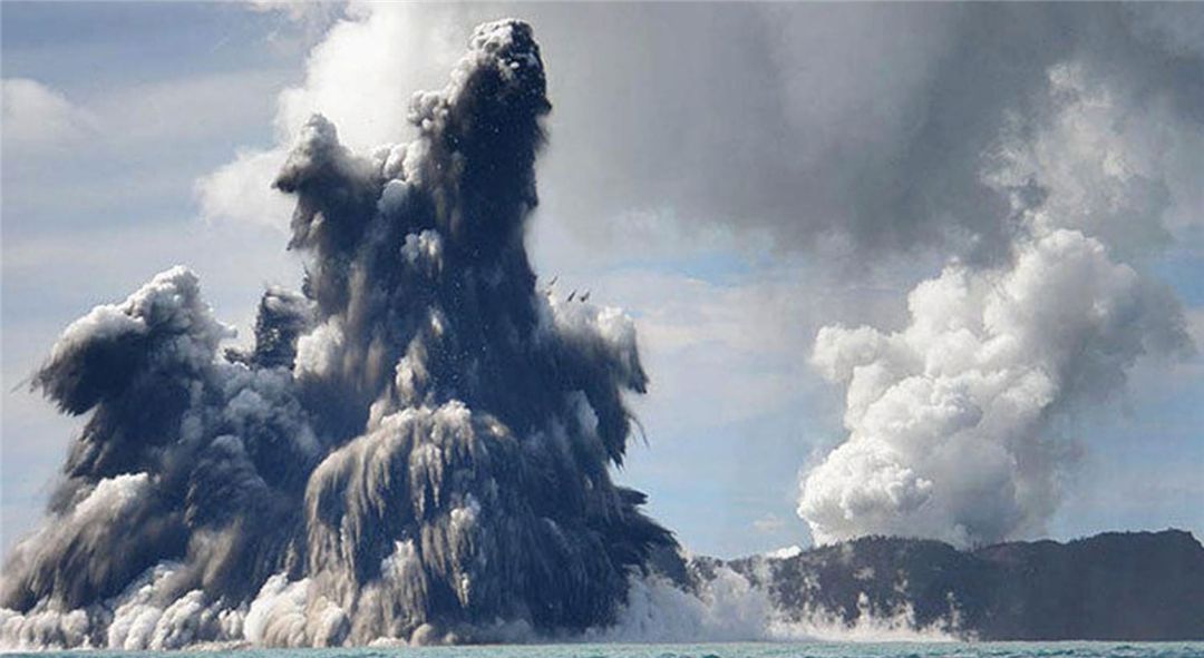 海水为什么浇不灭海底火山？这和水灭火的原理有很大的关系！