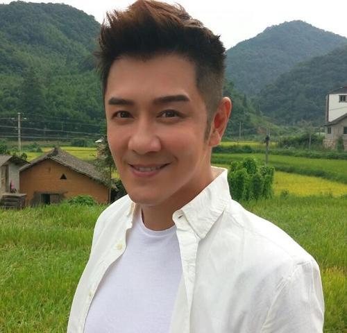 陈浩民|太尴尬!52岁陈浩民直播卖酒却0销量,网友:哥你喝一瓶我们都买