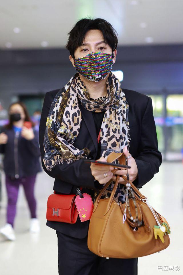 街拍|明星街拍丑态百出：尹正像大妈，陈志朋乡土风，吴宣仪一言难尽