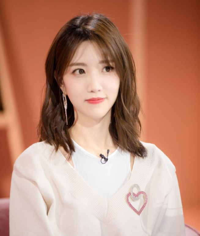 张纯烨|被称为“美腿女神”，肤白貌美，温婉优雅，今30岁颜值身材仍在线