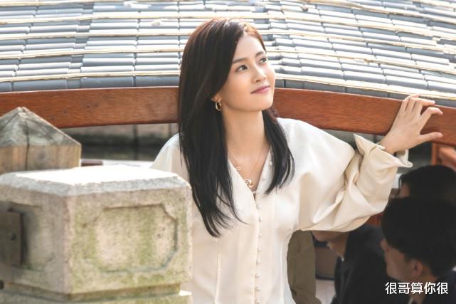 邓紫棋|一生一世中的90后美女：白鹿模特出道，廖银玥是西南财经大学校花