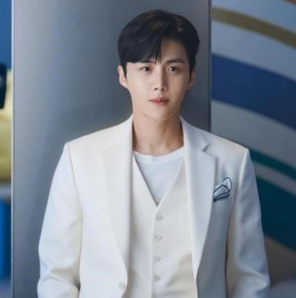 杨幂|又一个当红明星被曝私下有子，“渣男”们的瓜可真多？