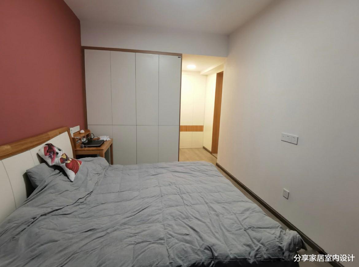 她家买二楼新房赠送80平露天超大阳台，真的是赚大了，让人羡慕！