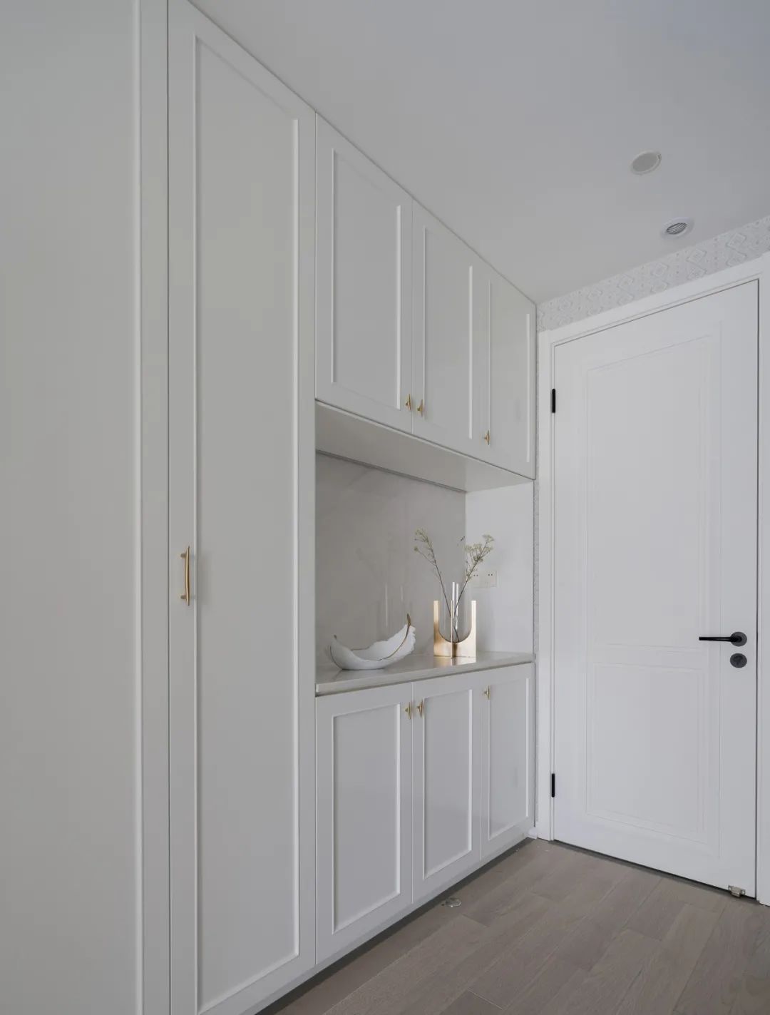 200m2轻美式之家:灰白质感+宝藏细节,满分又高能!