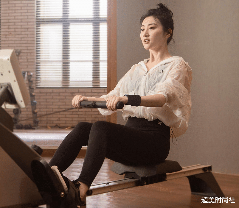 景甜|杨紫接替景甜演女主惹争议，古装造型被嘲影楼风，难获网友认可