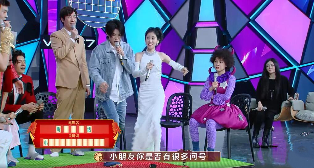 张碧晨|张碧晨官宣当妈后综艺首秀,穿紧身礼服做客《快本》,曲线太抢镜