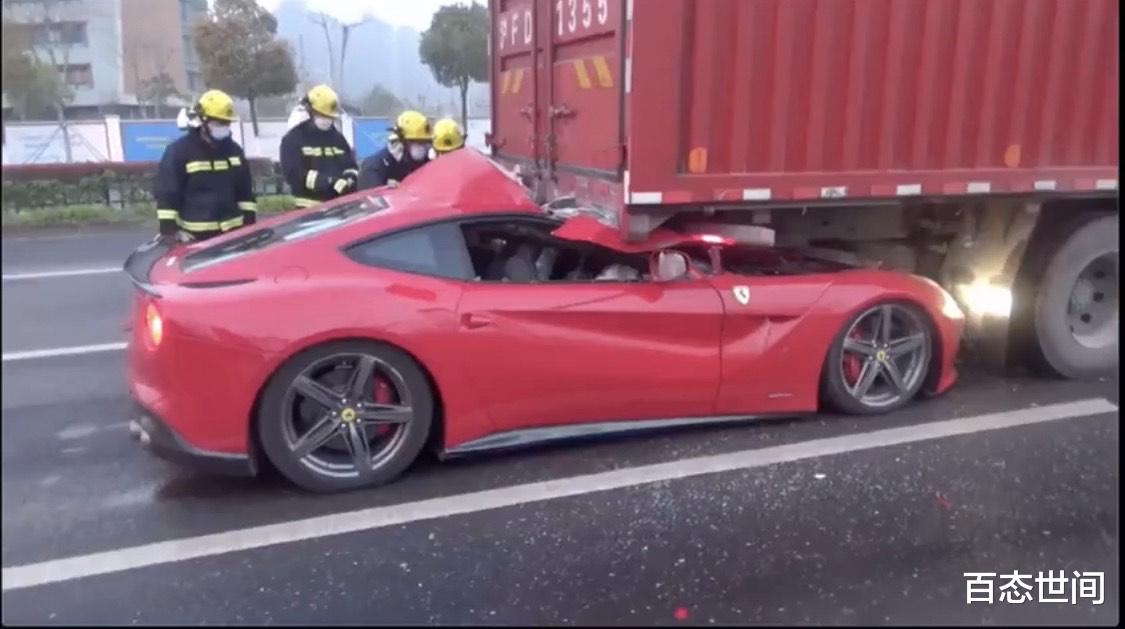 百态世间 上海一红色法拉利追尾厢式大货车，钻到对方车底，驾驶室被挤扁