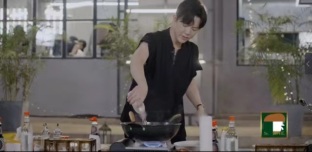 披哥|《披哥》四五公淘汰，有叫好有遗憾：当潮水退去，才知道谁在裸泳