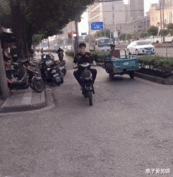 装修的时候做了个榻榻米，两年不到成这样子了，又要花钱了