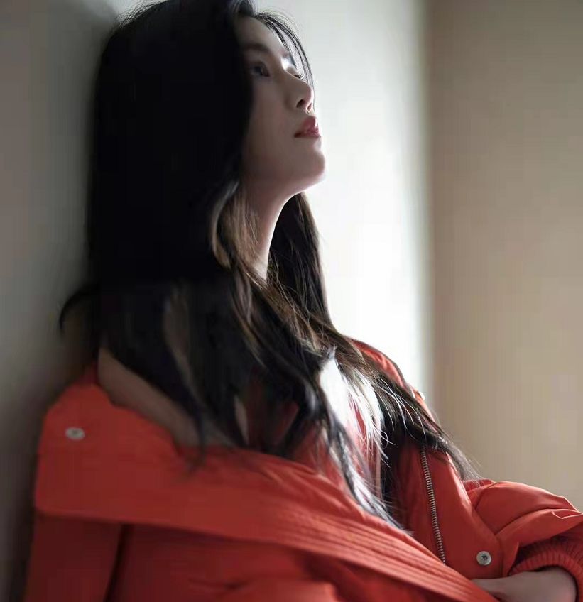 陈妍希|38岁陈妍希才是纯欲天花板！穿衬衫裙美回沈佳宜，被陈晓宠成公主