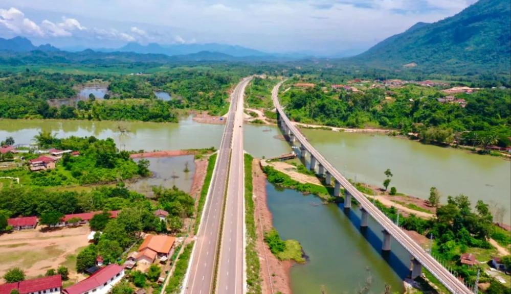 爱玩的小峰 西双版纳迎来火车站，将结束无铁路的历史，预计今年年底开通