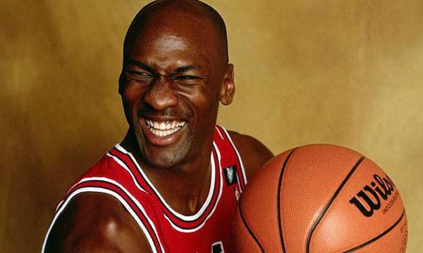 迈克尔·乔丹|乔丹打了多少年nba？为何大家只说6进6冠，其他赛季却只字不提？