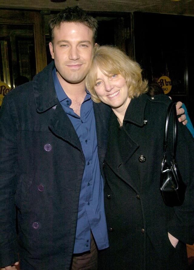 |好莱坞大牌男星们和他们的妈妈在一起的开心、甜蜜的合照