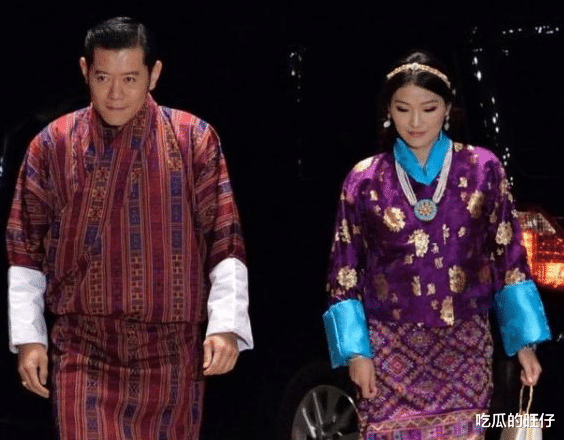 旺楚克|29岁佩玛王后出访日本，只有黄金发箍当王冠，用颜值身材撑场子