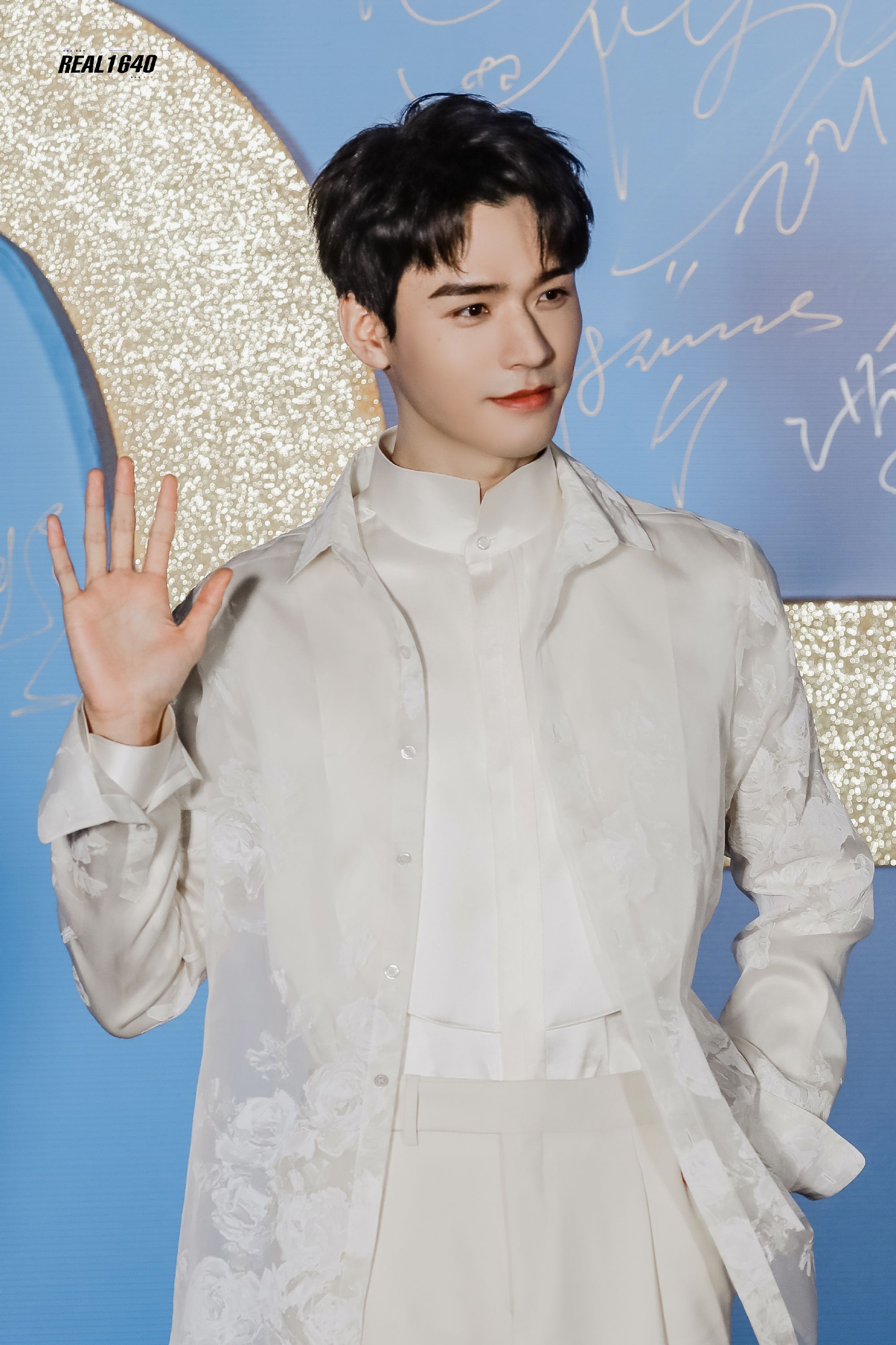 龚俊|凭实力出圈！龚俊亮相电影节红毯，白马王子与禁欲系霸总完美切换