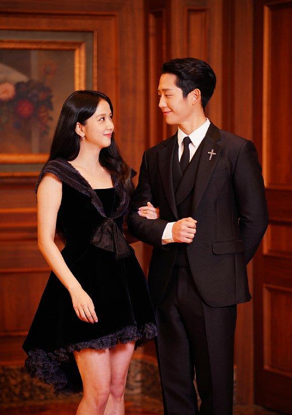 丁海寅|《雪降花》举行发布会，丁海寅、BLACKPINK智秀甜蜜对视引热议！