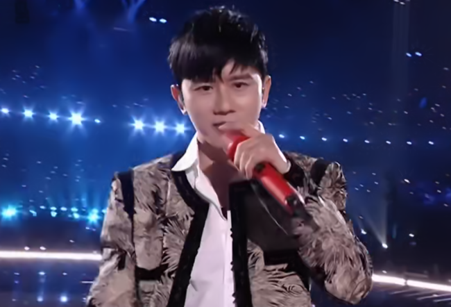 周深|江苏卫视跨年演唱会破3,众顶尖唱将抗收视,周深张靓颖连掀高潮