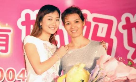 王鸥|王鸥：被亲妈嫌弃34年，深陷“剧本门”中，她是怎么熬到今天的？