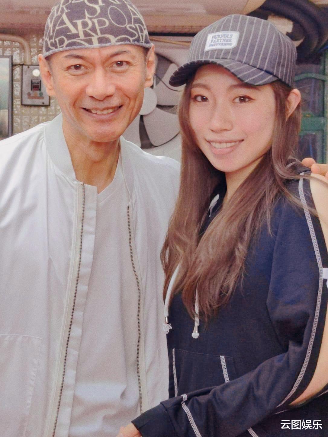 洪金宝|江华59岁生日全家福曝光，女儿像妈妈想出道，儿子当护士救死扶伤