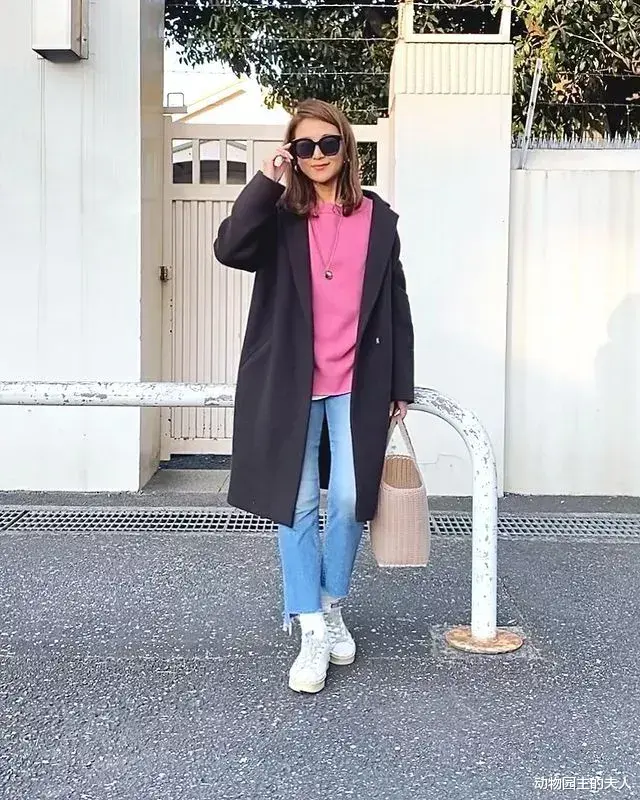 动物园主的夫人 冬季针织衫怎么穿好看又省钱 看看这位博主的简约搭配法会给你灵感