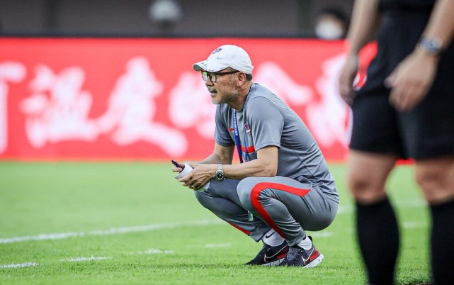 绝杀|1-0，青岛终结两连败！中超神剧情：84分钟进球被吹+补时绝杀！