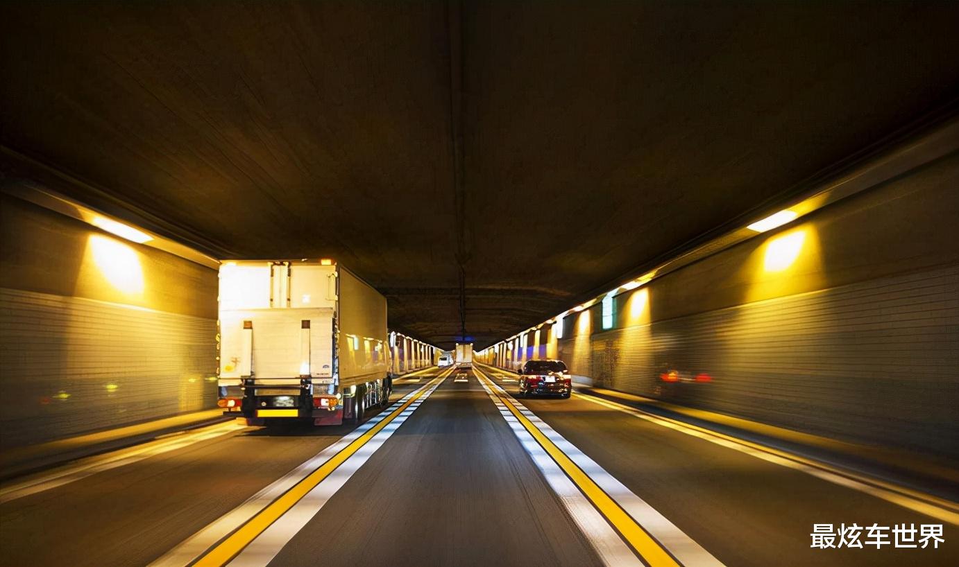 杀人案 新老车主过隧道，避免发生事故，怎样在通过隧道时比较安全