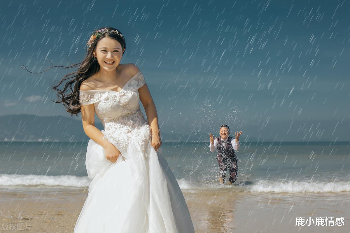 鹿小鹿情感|情侣久别重逢,第一件事最想做什么?三个女人的回答很有爱