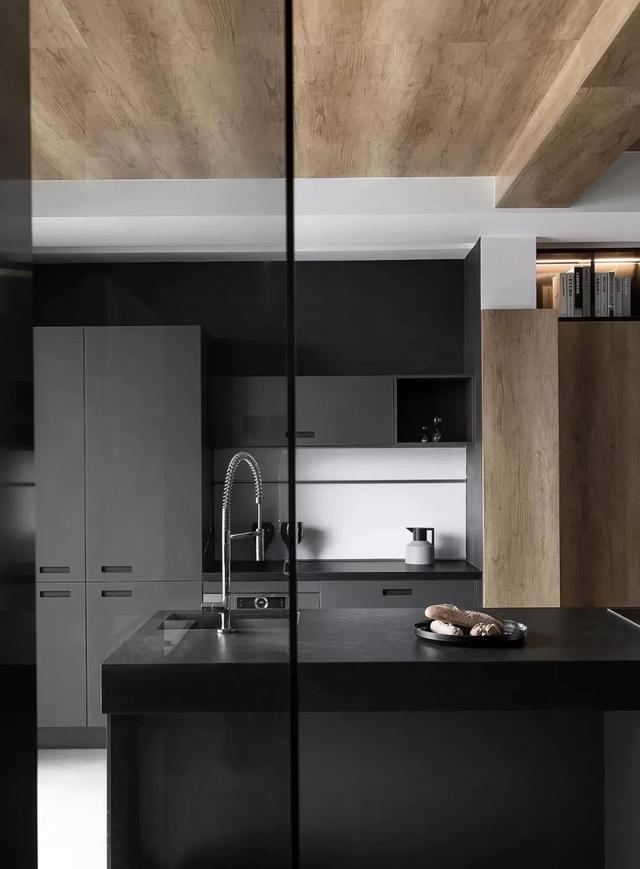 |400㎡现代，简约高级灰，加入红色的点缀，营造时尚高级的美