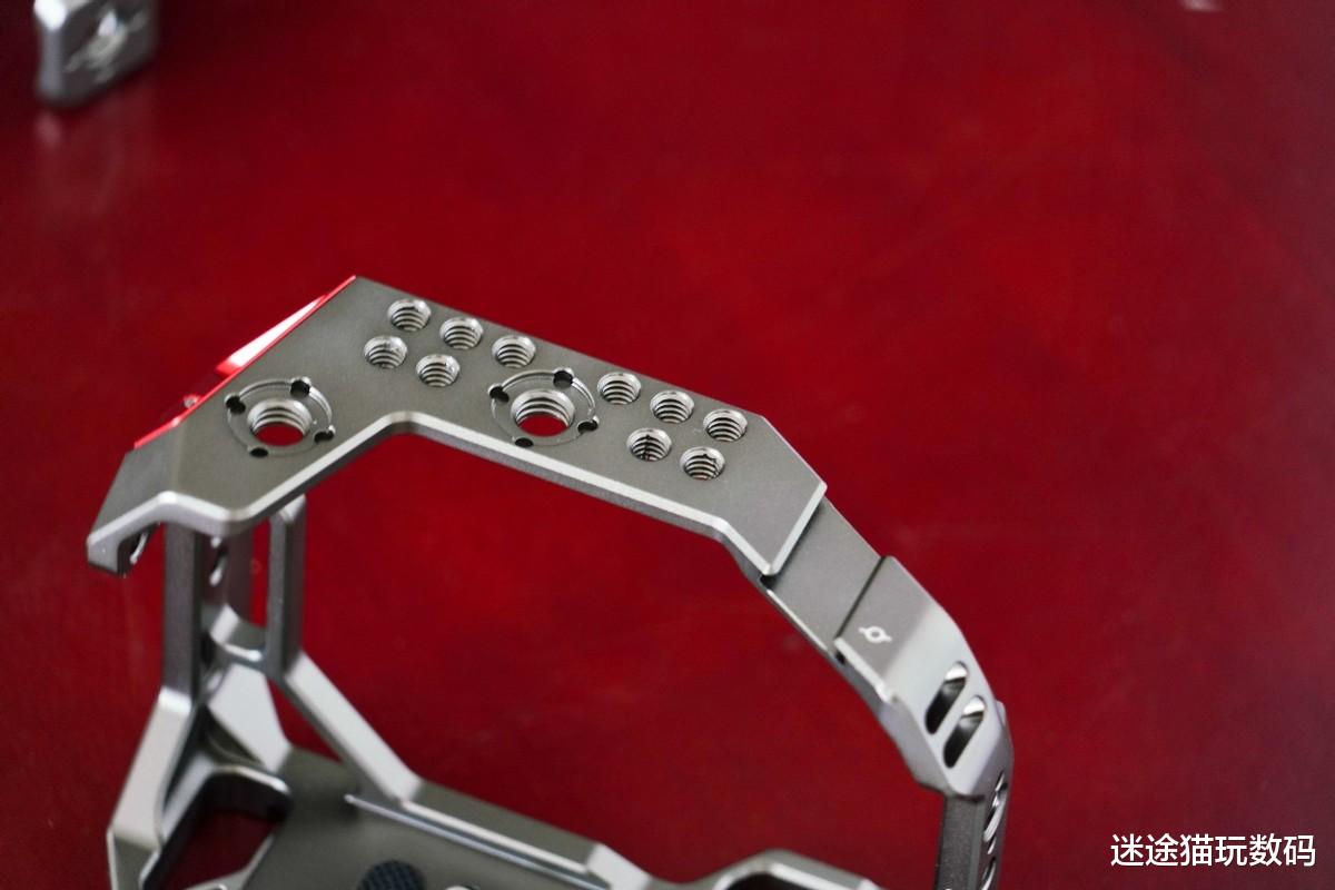 相机|好马配好鞍：相机也得来个保护罩，斯莫格兔笼上手实测