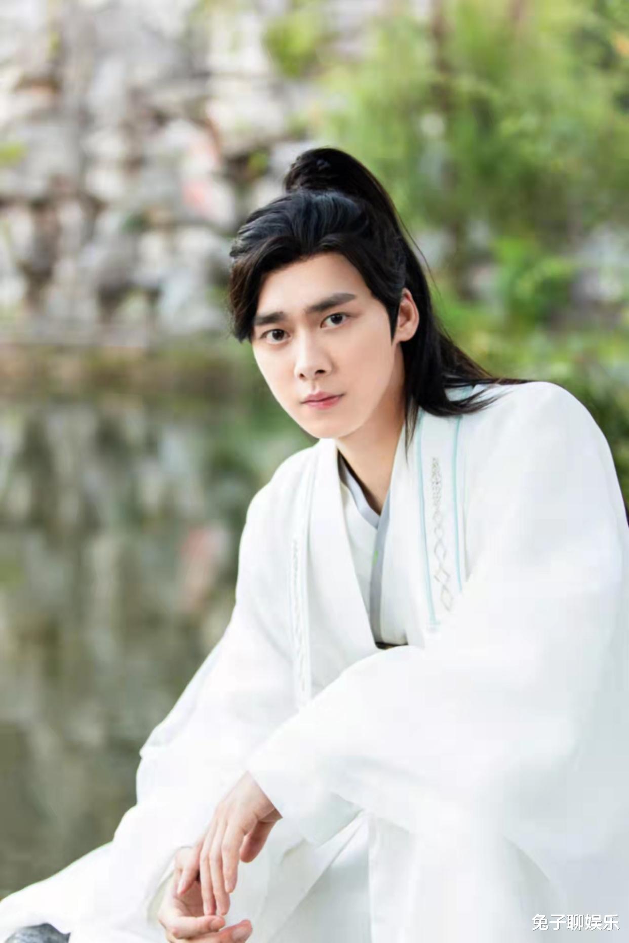 李易峰|李易峰待播悬疑剧《暗夜行者》将袭，转型之路能否成功？