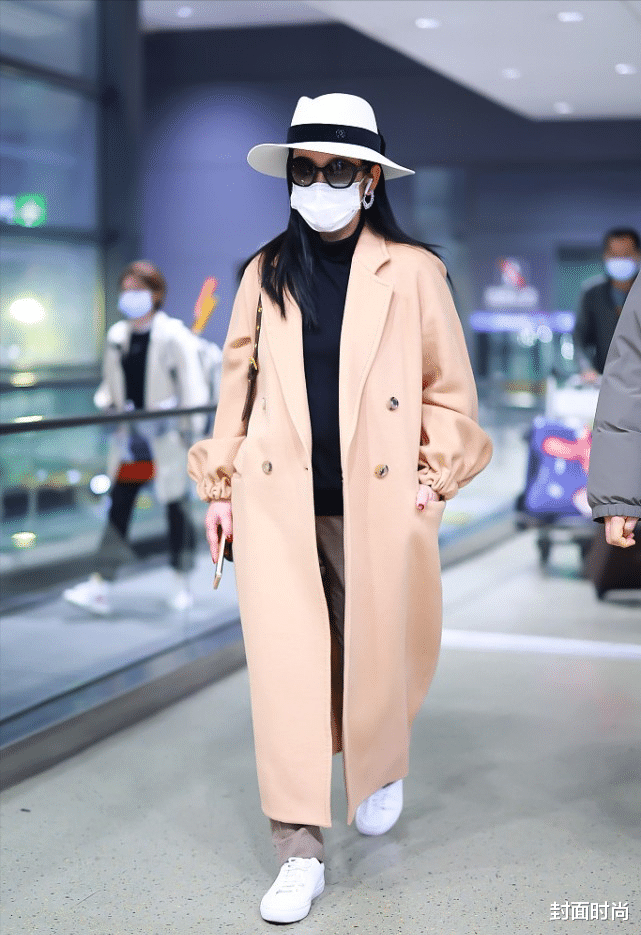 穿衣搭配|秦海璐坐实“总裁娇妻”人设，穿灯笼袖大衣配礼帽，娇美又温柔