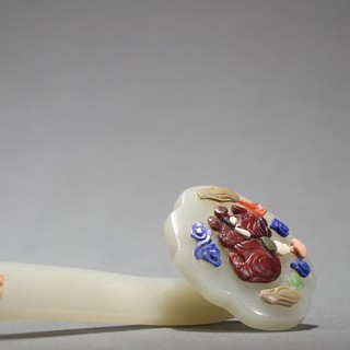 和田玉籽料|清 和田玉籽料嵌百宝太平有象如意摆件。