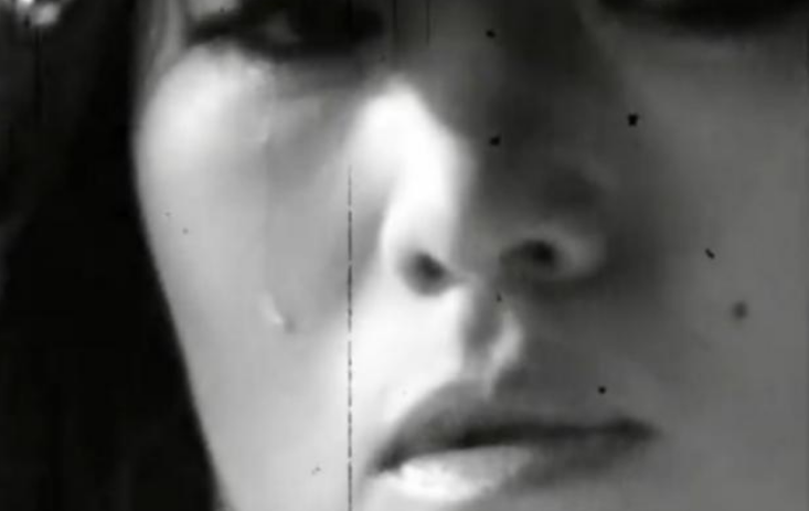 巩俐|55岁巩俐气场强，与小18岁赵又廷挽手花絮曝光，梳齐刘海显年轻