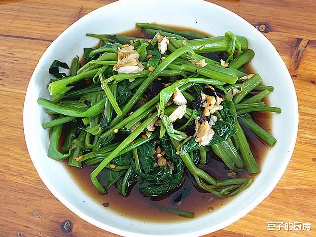 肝脏|冬天多吃这碱性蔬菜,钙是番茄的12倍,通便解毒除口臭,4块钱1把