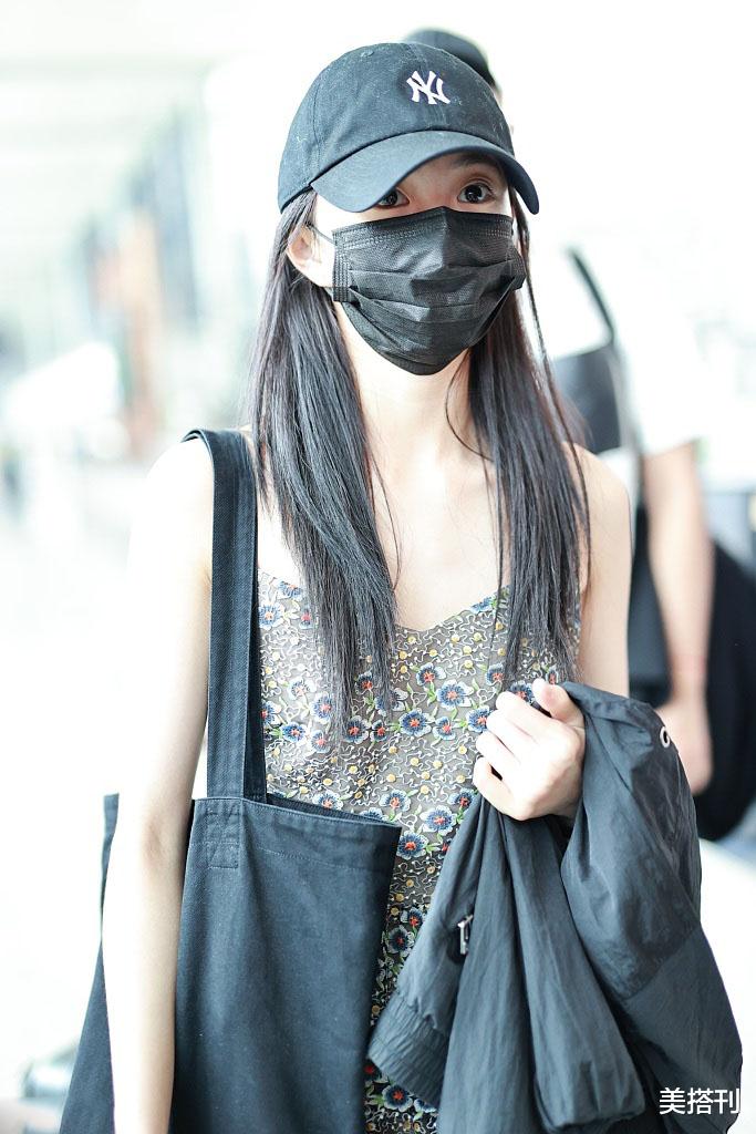 美搭刊|刘浩存真厉害,奶奶辈碎花裙硬是穿出了少女感,网友:年轻是资本