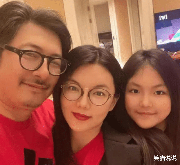 王岳伦|王岳伦离婚后晒出与女儿合照，12岁王诗龄与父亲齐高，长发飘飘有气质！