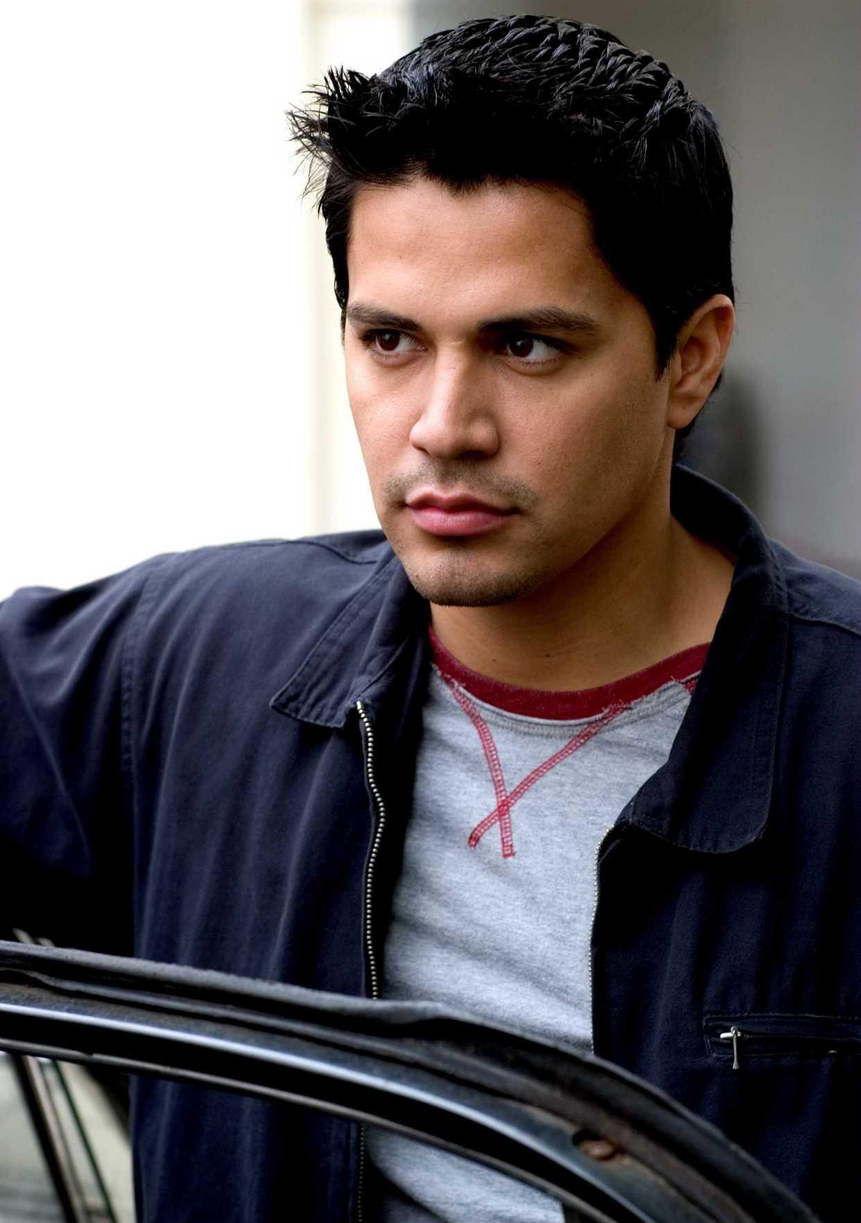 人皮客栈|《人皮客栈》：极具感官刺激R级恐怖片，香艳与暴力并存的世界