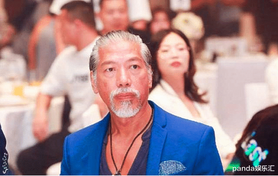 于月仙|“乌鸦”强人锁哈，58岁张耀扬被100只狗包围，场面太壮观！